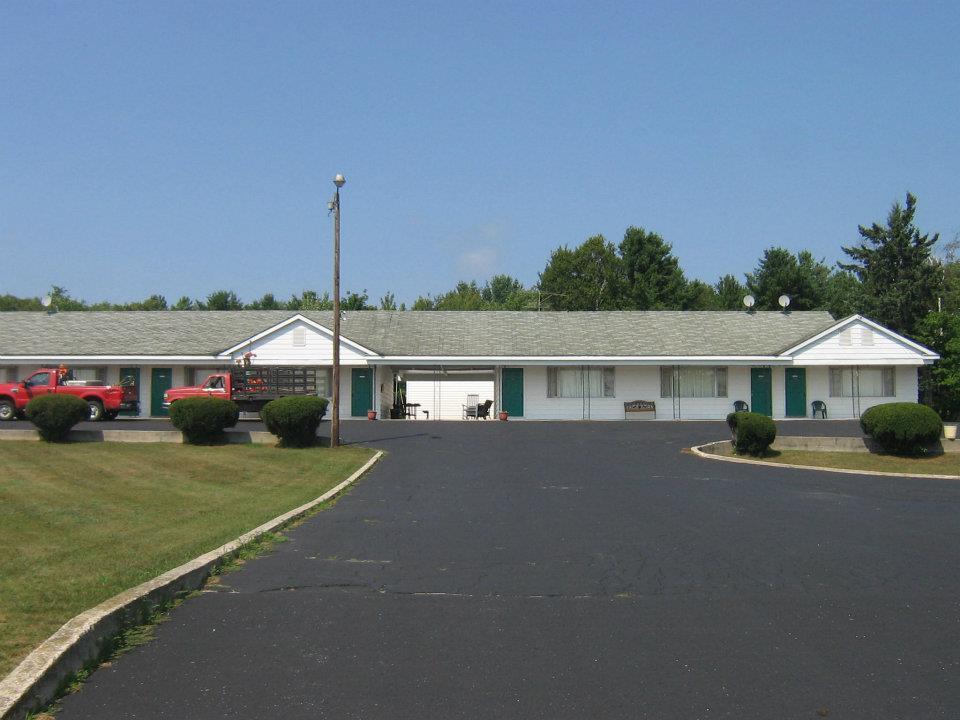 Chapel Hill Motel Brevort Luaran gambar