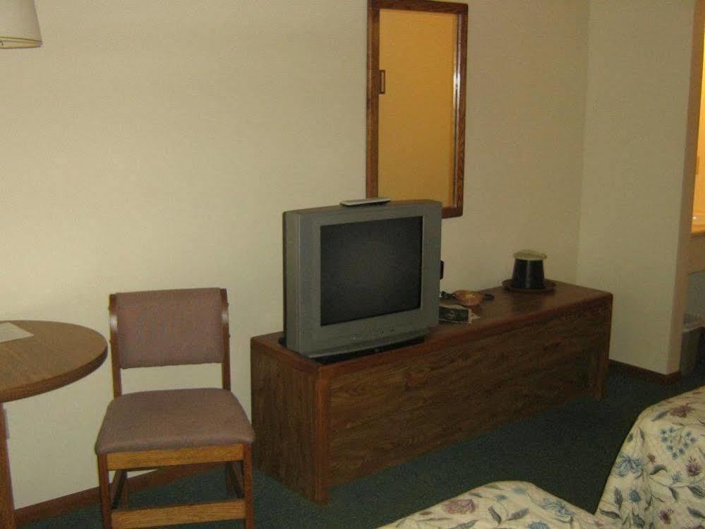 Chapel Hill Motel Brevort Luaran gambar