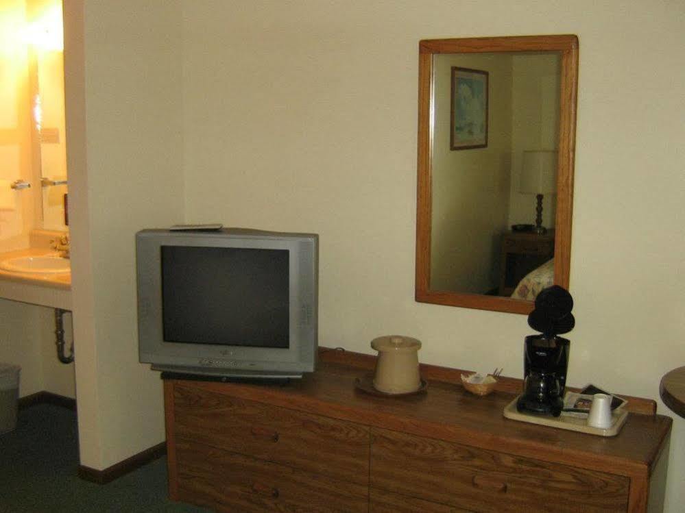 Chapel Hill Motel Brevort Luaran gambar