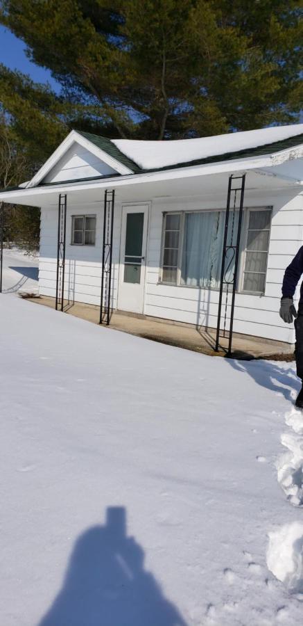 Chapel Hill Motel Brevort Luaran gambar