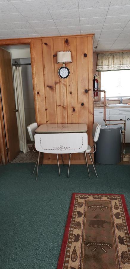 Chapel Hill Motel Brevort Luaran gambar